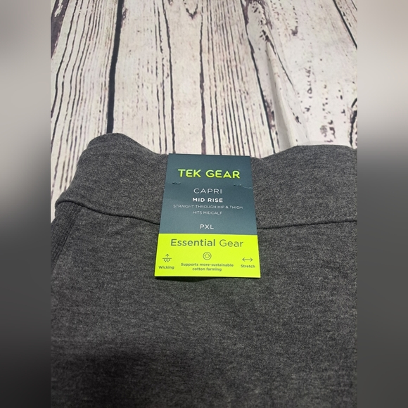 Womens Tek Gear Essentials Bermuda Shorts-PXL - Picture 3 of 6